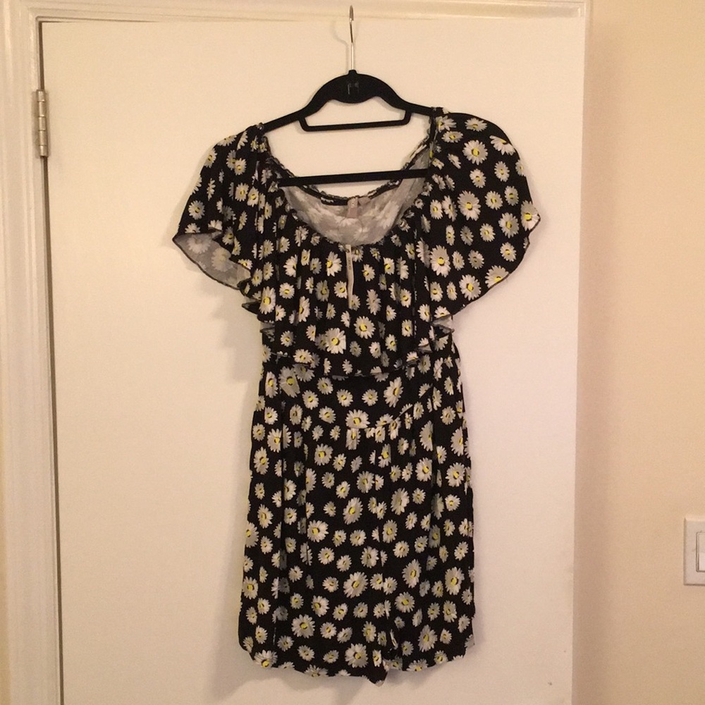 Off the shoulder daisy romper. NWT
